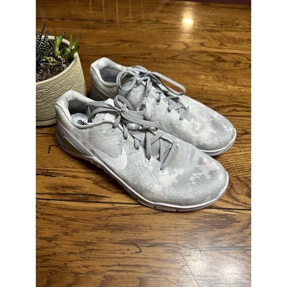 𝅺nike Women's Metcon 3 AMP Wolf Grey / White / Pure Platinum US Size 10 - Picture 1 of 8